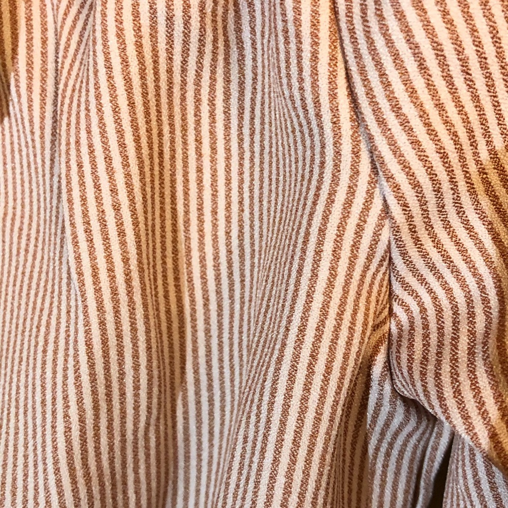 Stripped salmon top with flowing sleeves. - Picture 3 of 7